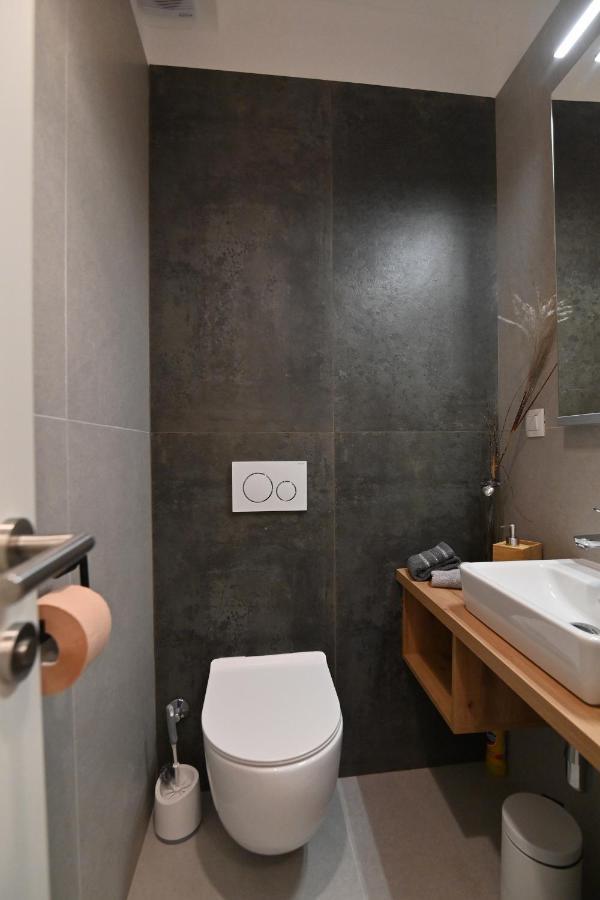 Sea View Deluxe Apartment Рієка Екстер'єр фото