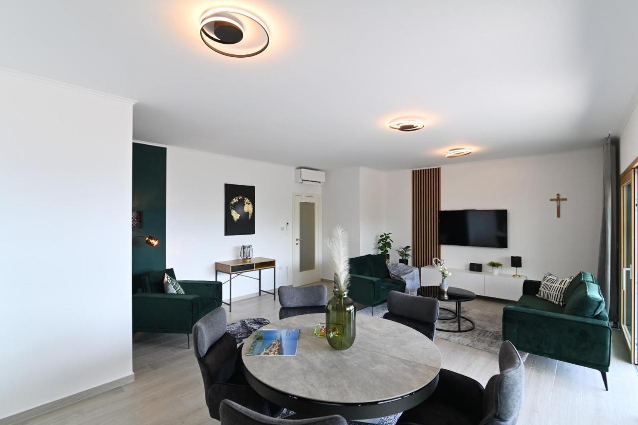 Sea View Deluxe Apartment Рієка Екстер'єр фото