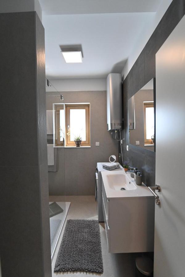 Sea View Deluxe Apartment Рієка Екстер'єр фото